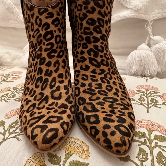 Frye Maley Pull Tab Womens Brown Animal leopard Print Slip On Booties Boots 6.5 - Picture 2 of 5